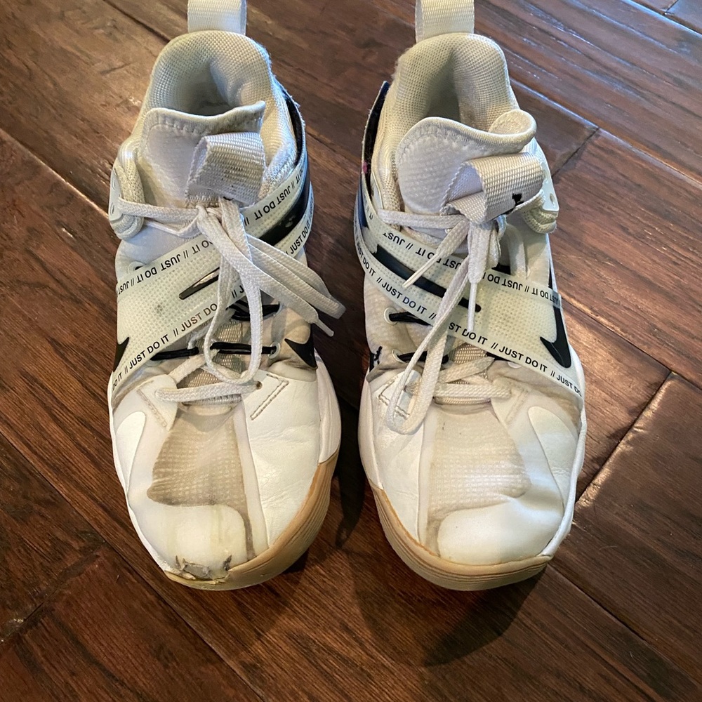 Nike Women Volleyball Shoes Size 7 1/2
